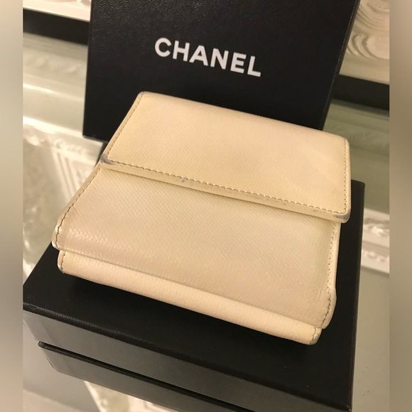 Authentic Chanel CC Logo White Caviar Leather Tri-Fold Compact Vintage Wallet - Picture 12 of 12